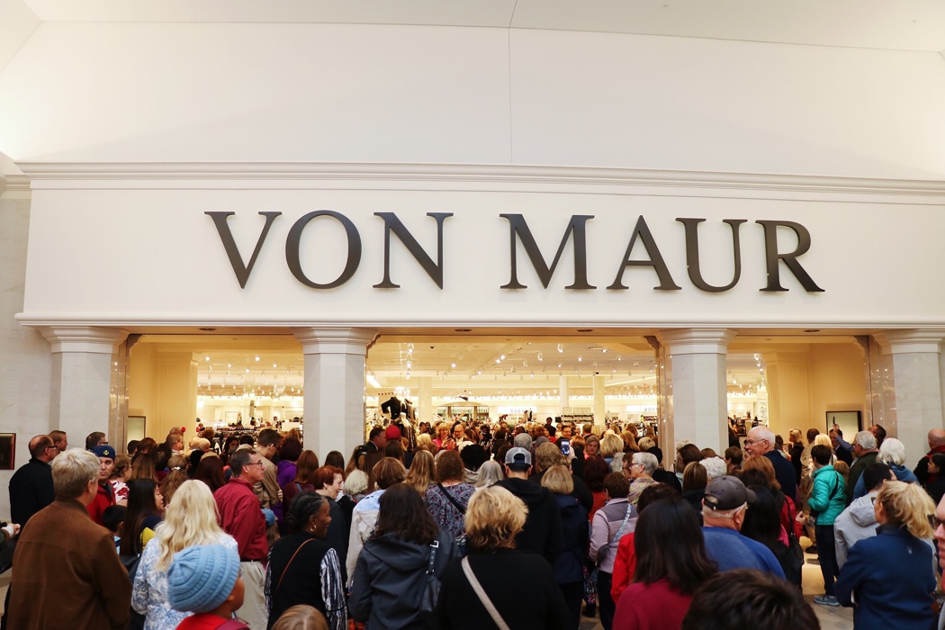 Van Maur at Woodland Mall reopens June 8